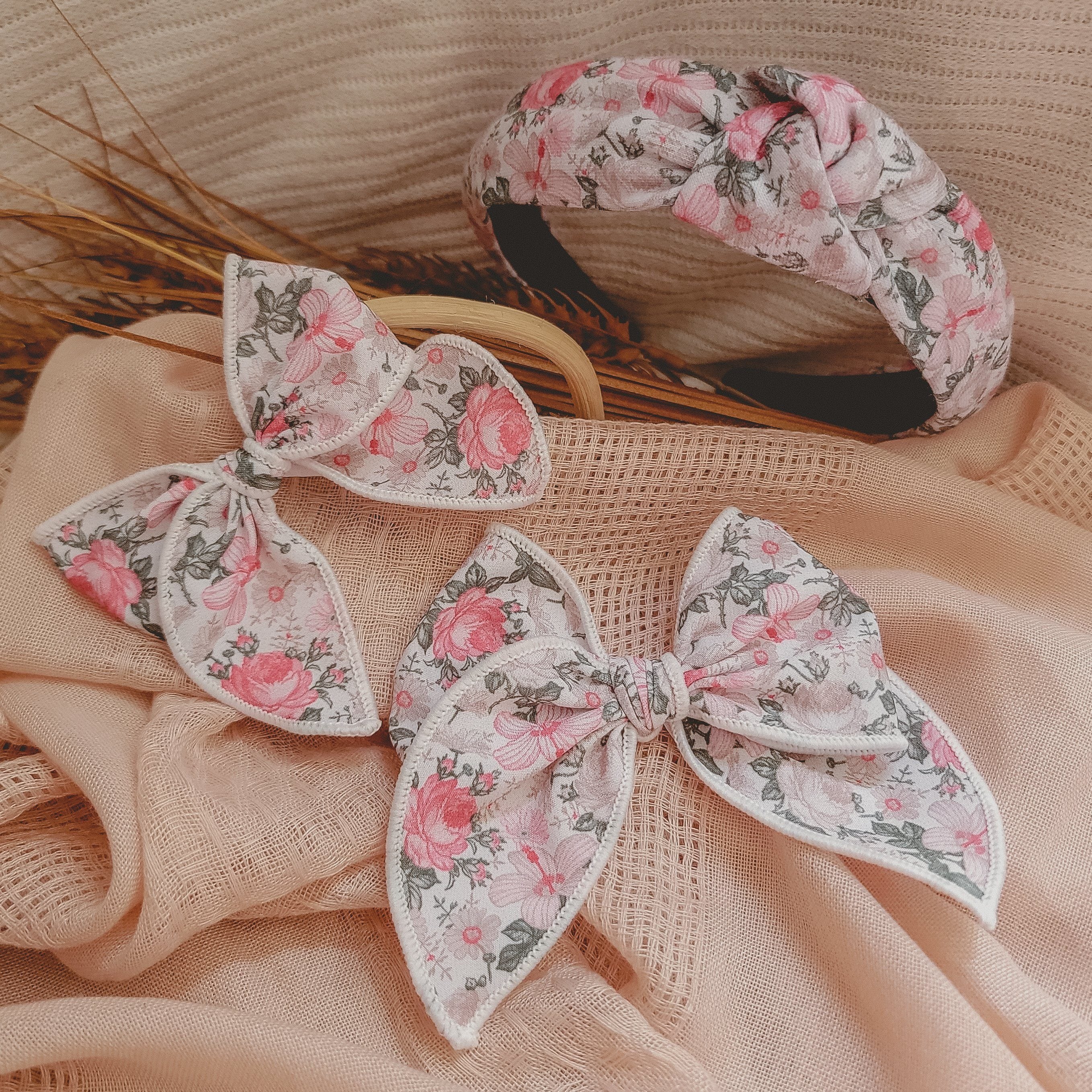 WHIMSY BOW // ROSALIE BLOOMS - Elisa’s Little Blossoms 